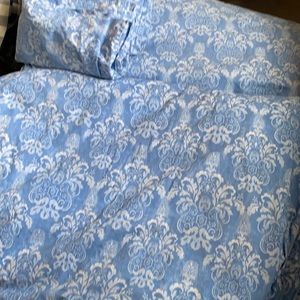 Pottery Barn 2 Twin Duvet Covers and 4 Shams